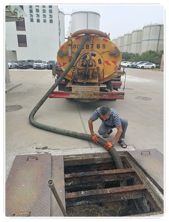 八所镇隔油池清掏