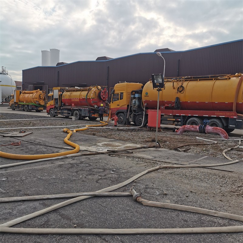 八所镇污水池清理