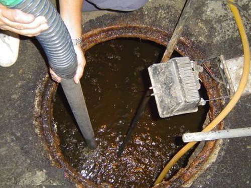 八所镇隔油池清理