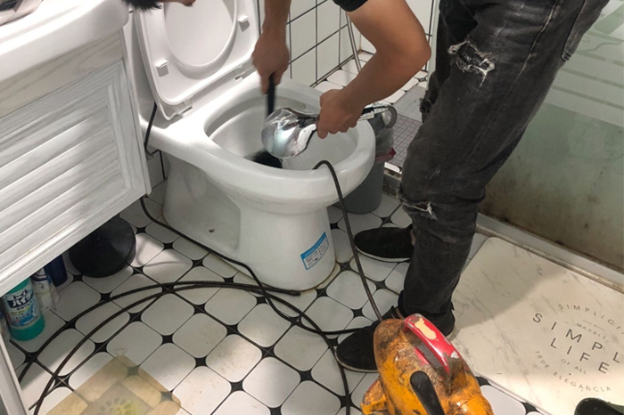 八所镇马桶堵塞自己疏通还是找师傅?专业上门服务让你省时更省心